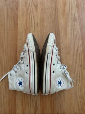 White Hi-Top Converse Chuck Taylor Sneakers Little Kid Size 1